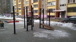 Площадка для воркаута в городе Челябинск №9481 Маленькая Современная фото