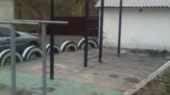 Площадка для воркаута в городе Макеевка №9550 Маленькая Современная фото