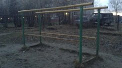 Площадка для воркаута в городе Соликамск №9640 Маленькая Современная фото