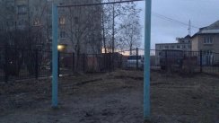 Площадка для воркаута в городе Соликамск №9640 Маленькая Современная фото