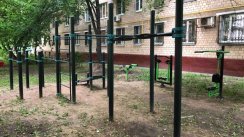 Площадка для воркаута в городе Москва №9691 Маленькая Современная фото