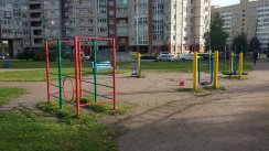 Площадка для воркаута в городе Санкт-Петербург №10210 Маленькая Современная фото