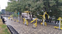 Площадка для воркаута в городе Одесса №10058 Маленькая Современная фото