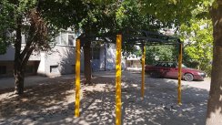 Площадка для воркаута в городе Ямбол №10234 Маленькая Современная фото