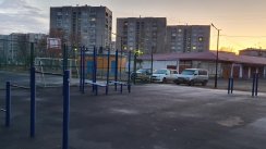 Площадка для воркаута в городе Ангарск №10328 Маленькая Современная фото