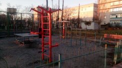 Площадка для воркаута в городе Комсомольск №10438 Маленькая Современная фото