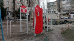 Площадка для воркаута в городе Комсомольск №10444 Маленькая Современная фото