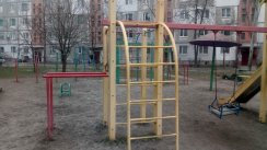 Площадка для воркаута в городе Комсомольск №10443 Маленькая Современная фото