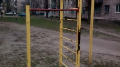 Площадка для воркаута в городе Комсомольск №10460 Маленькая Современная фото