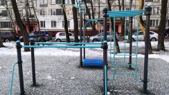 Площадка для воркаута в городе Москва №10583 Маленькая Современная фото