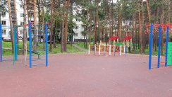 Площадка для воркаута в городе Ангарск №10911 Маленькая Современная фото