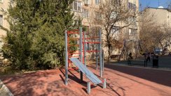 Площадка для воркаута в городе Алматы №11029 Маленькая Современная фото