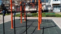 Площадка для воркаута в городе София №11760 Маленькая Современная фото