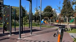 Площадка для воркаута в городе Тбилиси №12190 Средняя Современная фото