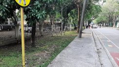 Площадка для воркаута в городе Манила №9676 Маленькая Современная фото
