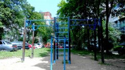 Площадка для воркаута в городе Сергиев Посад №12413 Маленькая Современная фото