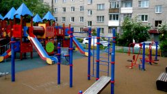 Площадка для воркаута в городе Сергиев Посад №12432 Маленькая Современная фото