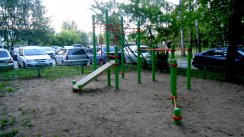 Площадка для воркаута в городе Сергиев Посад №12446 Маленькая Современная фото