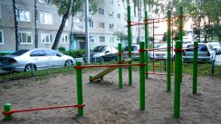 Площадка для воркаута в городе Сергиев Посад №12446 Маленькая Современная фото