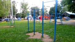 Площадка для воркаута в городе Сергиев Посад №12517 Маленькая Современная фото