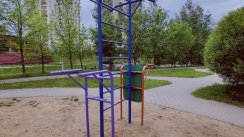 Площадка для воркаута в городе Минск №12809 Маленькая Современная фото