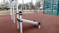 Площадка для воркаута в городе Москва №2174 Маленькая Современная фото