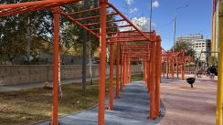 Площадка для воркаута в городе Москва №13226 Маленькая Современная фото