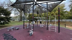 Площадка для воркаута в городе Провиденс №13229 Маленькая Современная фото