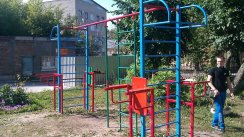 Площадка для воркаута в городе Новосибирск №2438 Маленькая Современная фото
