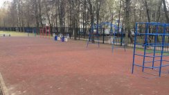 Площадка для воркаута в городе Москва №5102 Маленькая Современная фото