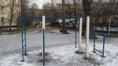 Площадка для воркаута в городе Москва №4866 Маленькая Современная фото