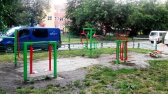 Площадка для воркаута в городе Новосибирск №3976 Маленькая Современная фото