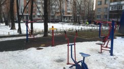 Площадка для воркаута в городе Москва №4865 Маленькая Современная фото