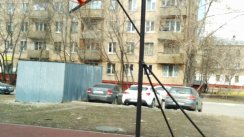 Площадка для воркаута в городе Москва №2096 Маленькая Современная фото