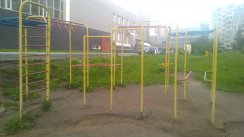 Площадка для воркаута в городе Новосибирск №4146 Маленькая Современная фото