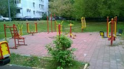 Площадка для воркаута в городе Москва №4271 Маленькая Современная фото