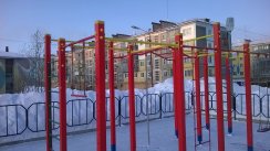 Площадка для воркаута в городе Воркута №4769 Маленькая Современная фото
