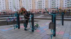 Площадка для воркаута в городе Москва №2791 Маленькая Современная фото