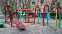 Площадка для воркаута в городе Москва №100 Маленькая Современная фото