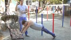 Фрагмент программы "The Overtime": Тренировка трицепса от команды Street Workout Crimea