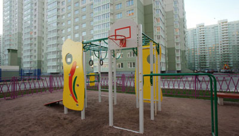 Площадка для воркаута в городе Санкт-Петербург №1744 Маленькая Современная фото