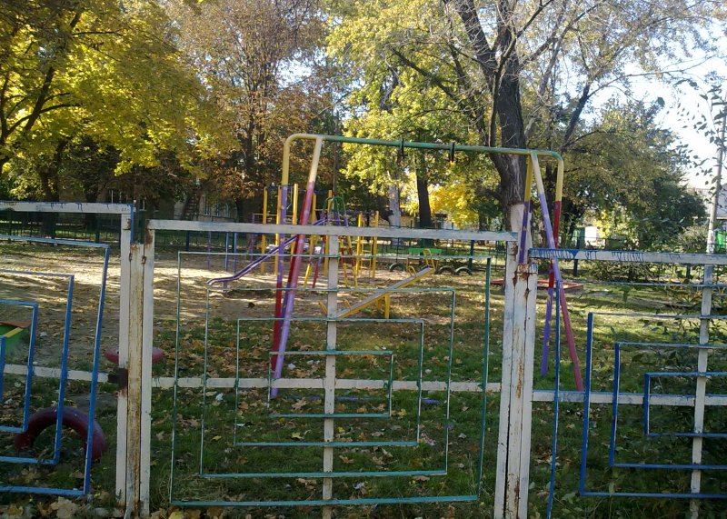 Площадка для воркаута в городе Запорожье №1873 Маленькая Современная фото