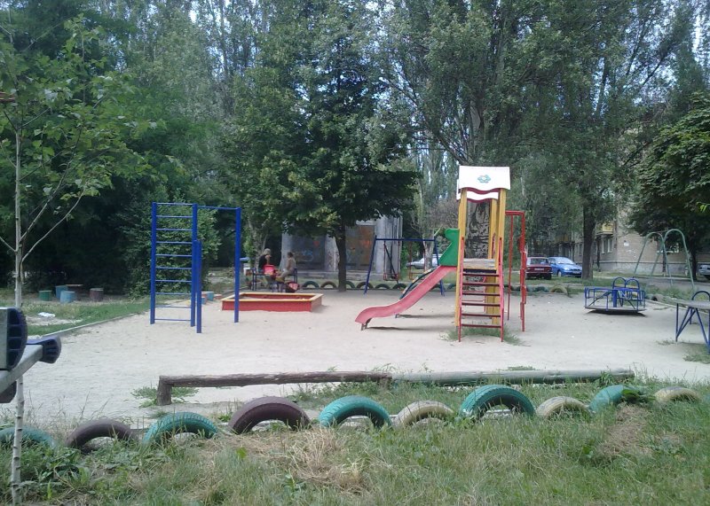 Площадка для воркаута в городе Запорожье №2338 Маленькая Современная фото