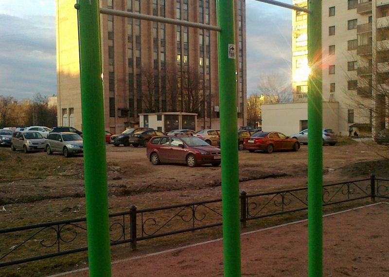Площадка для воркаута в городе Санкт-Петербург №2105 Маленькая Современная фото