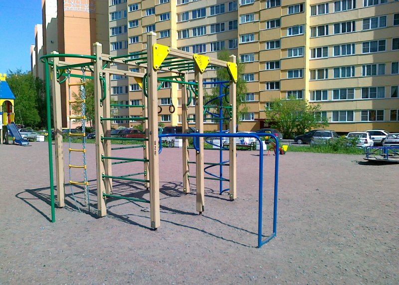 Площадка для воркаута в городе Санкт-Петербург №2167 Маленькая Современная фото