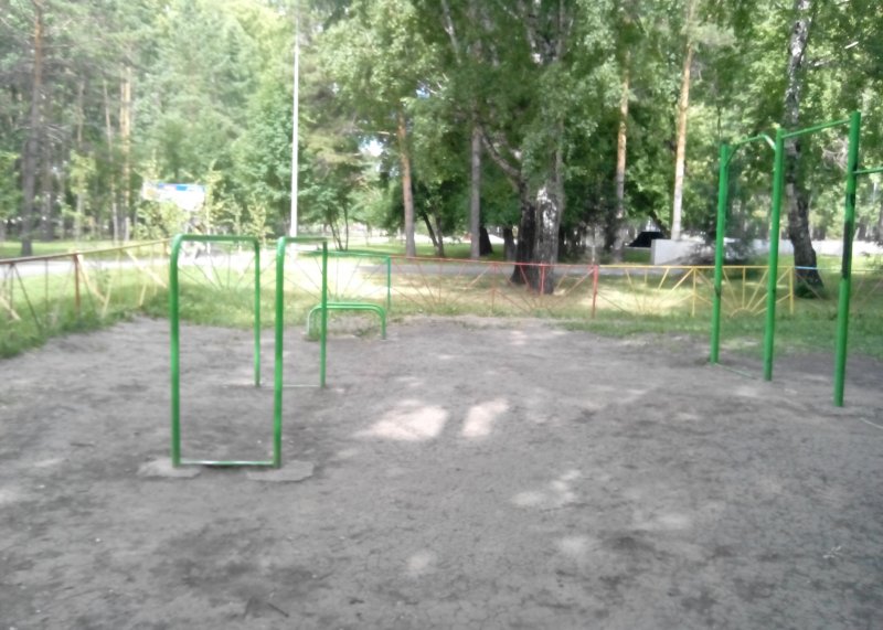 Площадка для воркаута в городе Кемерово №2276 Средняя Современная фото