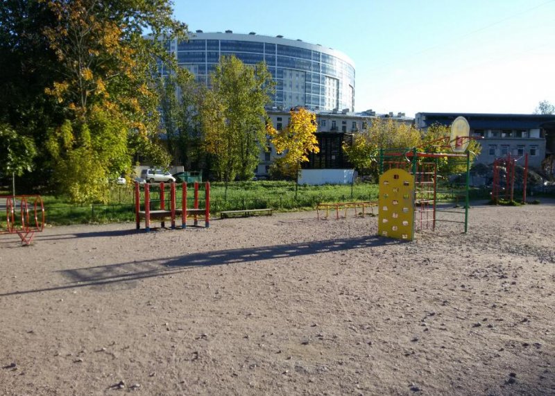 Площадка для воркаута в городе Санкт-Петербург №4452 Маленькая Современная фото