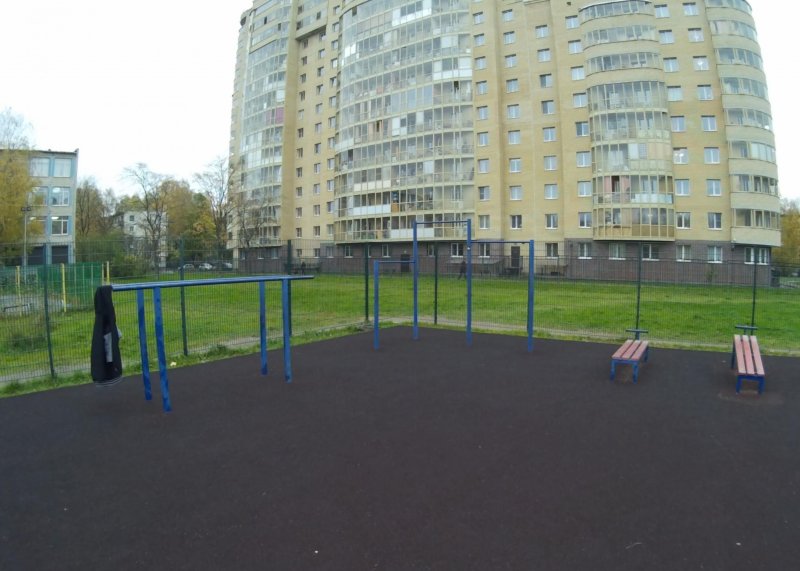 Площадка для воркаута в городе Санкт-Петербург №5830 Маленькая Современная фото