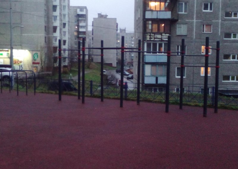 Площадка для воркаута в городе Мурманск №5964 Средняя Современная фото