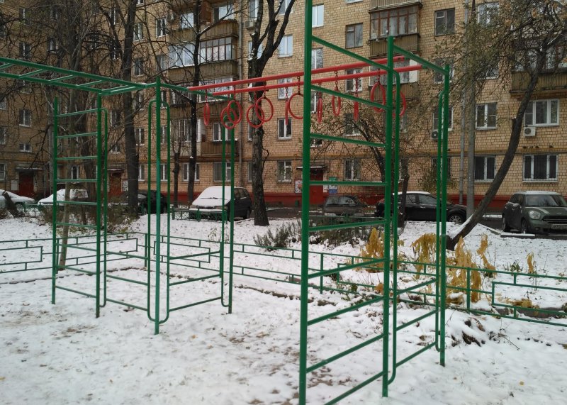 Площадка для воркаута в городе Москва №5966 Средняя Современная фото